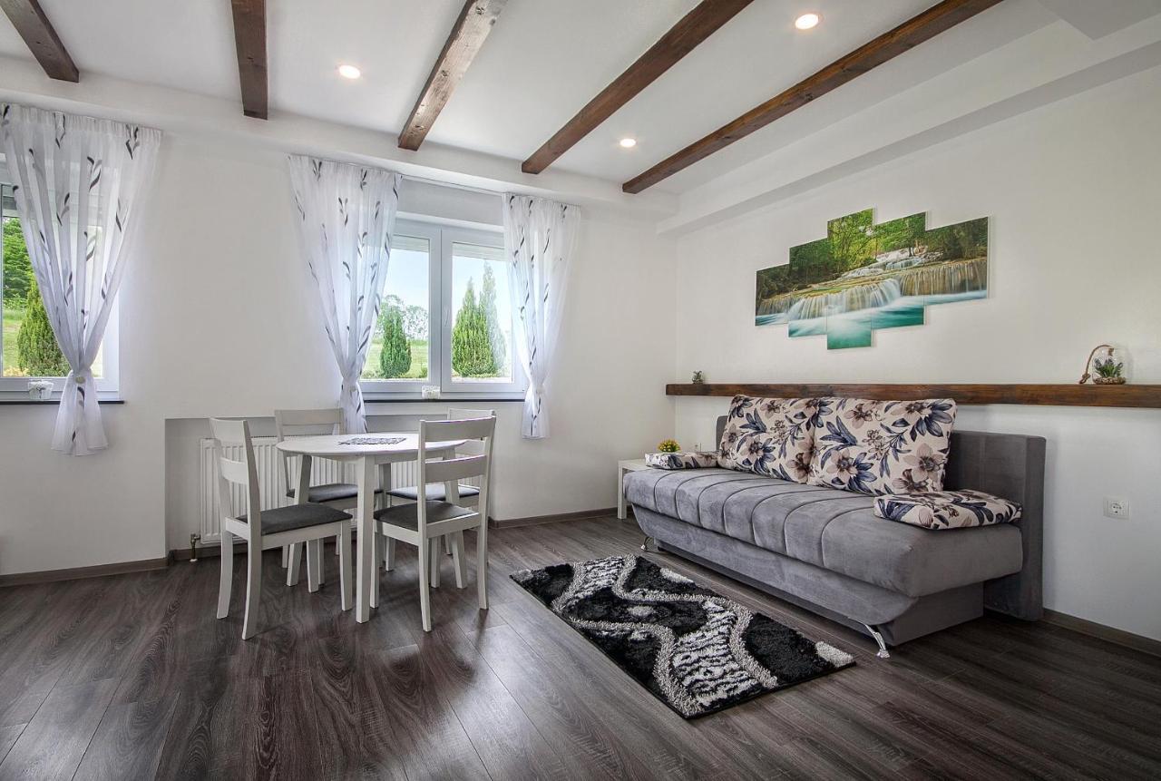 Studio Apartments Kaya Catrnja ภายนอก รูปภาพ