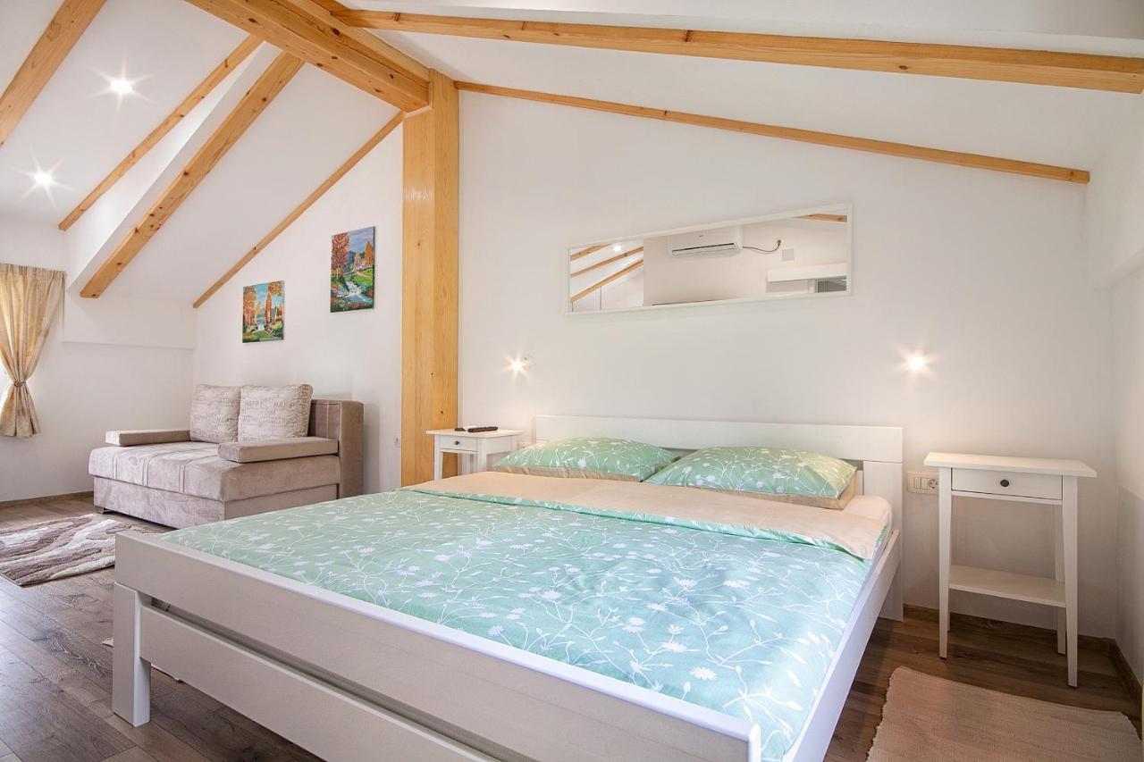 Studio Apartments Kaya Catrnja ภายนอก รูปภาพ