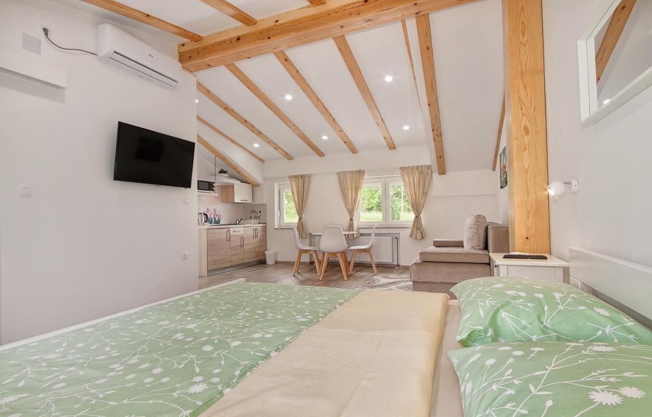 Studio Apartments Kaya Catrnja ภายนอก รูปภาพ